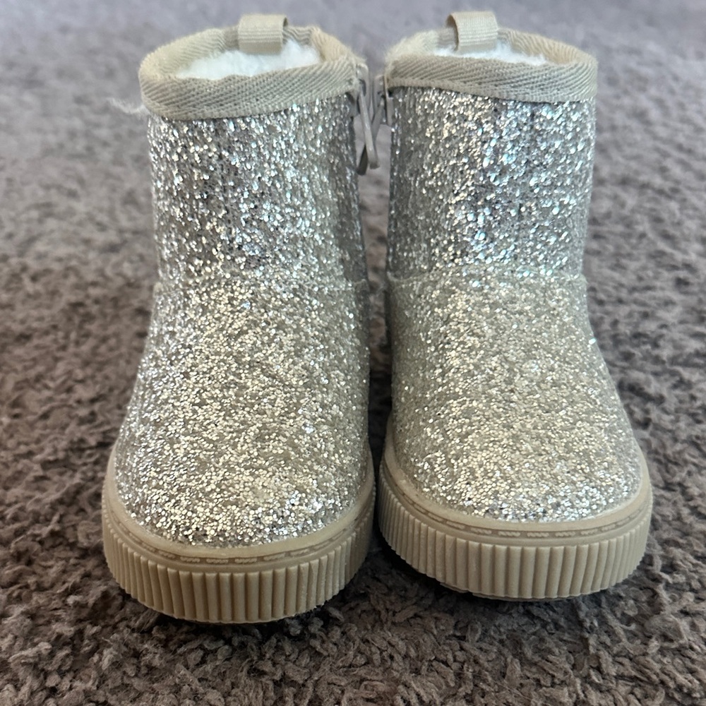 Sparkly Silver/Gold Cat & Jack Girl “UGG” Boots